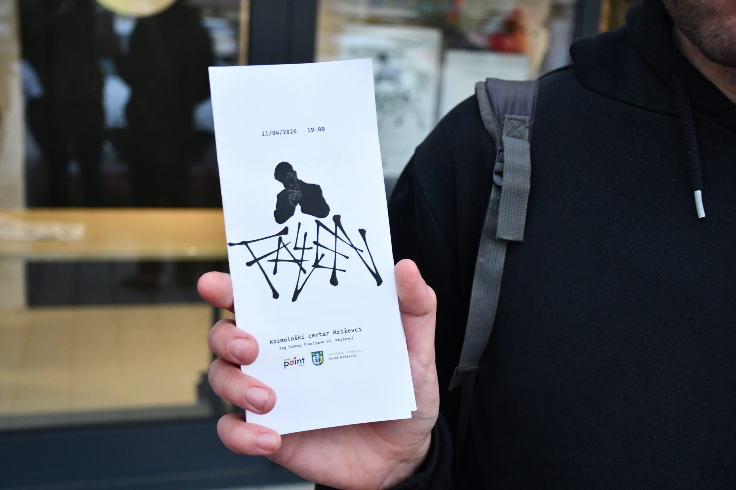 [FOTO] Otvorena izložba “Fallen” Mike Krmpotića u Kozmološkom centru